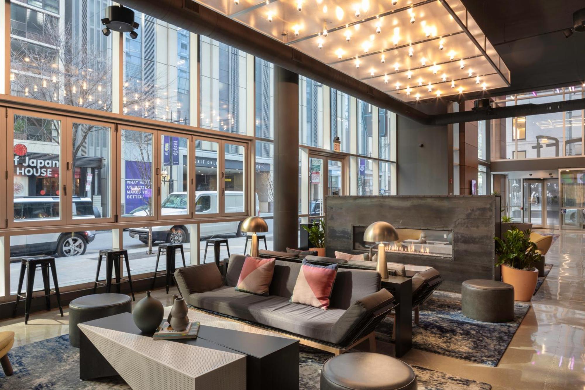 Отель Aloft Chicago Mag Mile Экстерьер фото