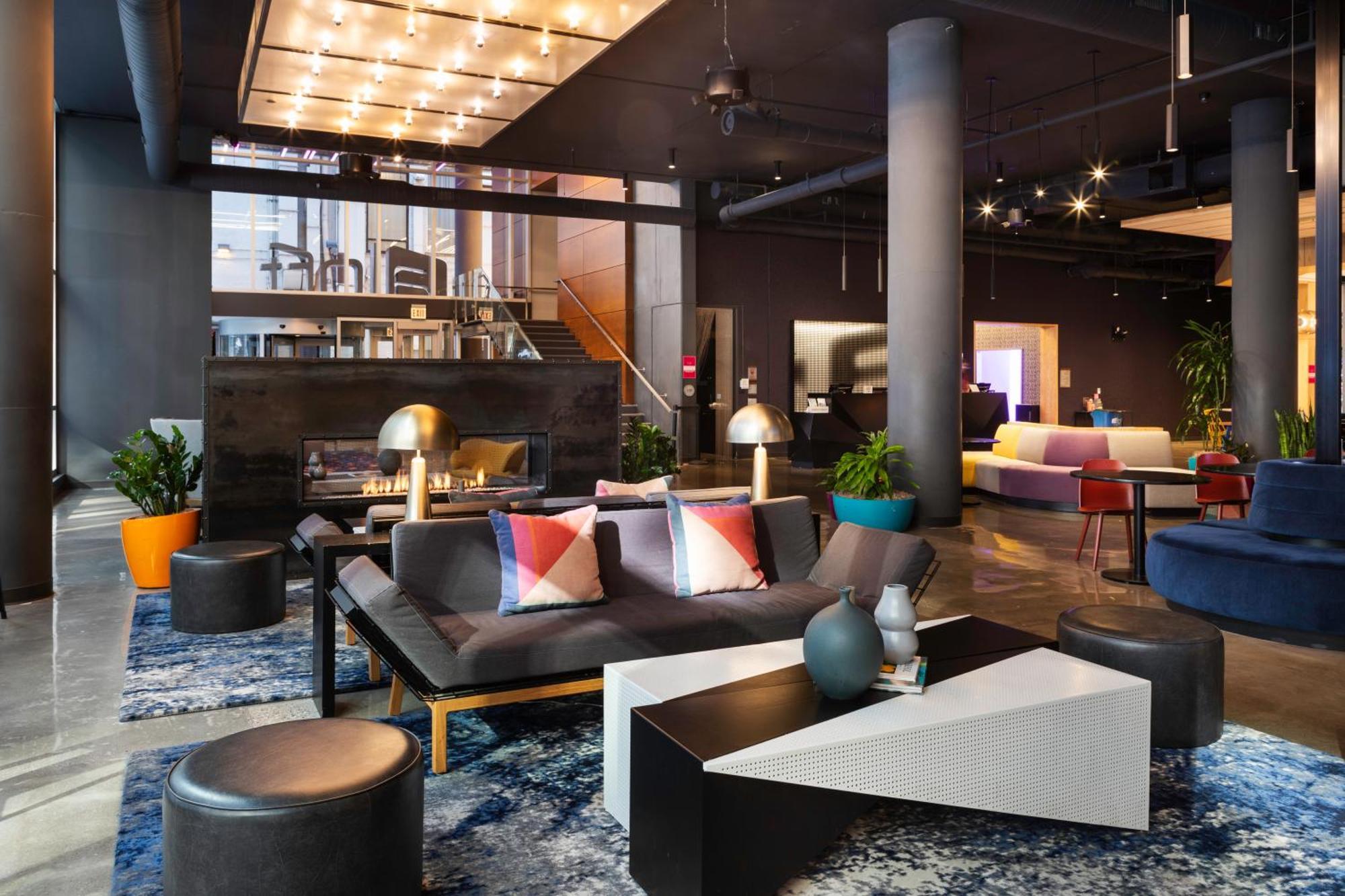 Отель Aloft Chicago Mag Mile Экстерьер фото