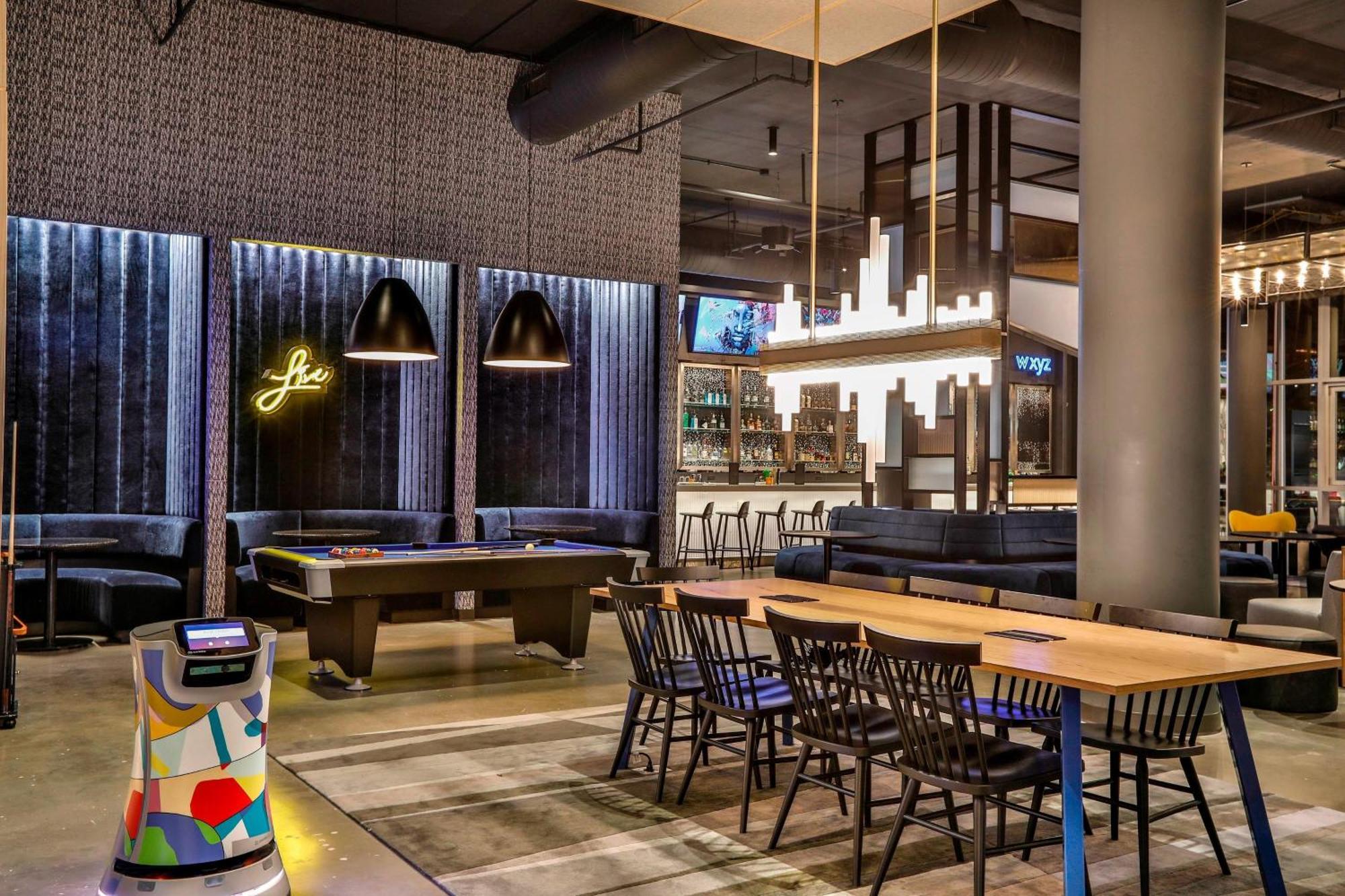 Отель Aloft Chicago Mag Mile Экстерьер фото