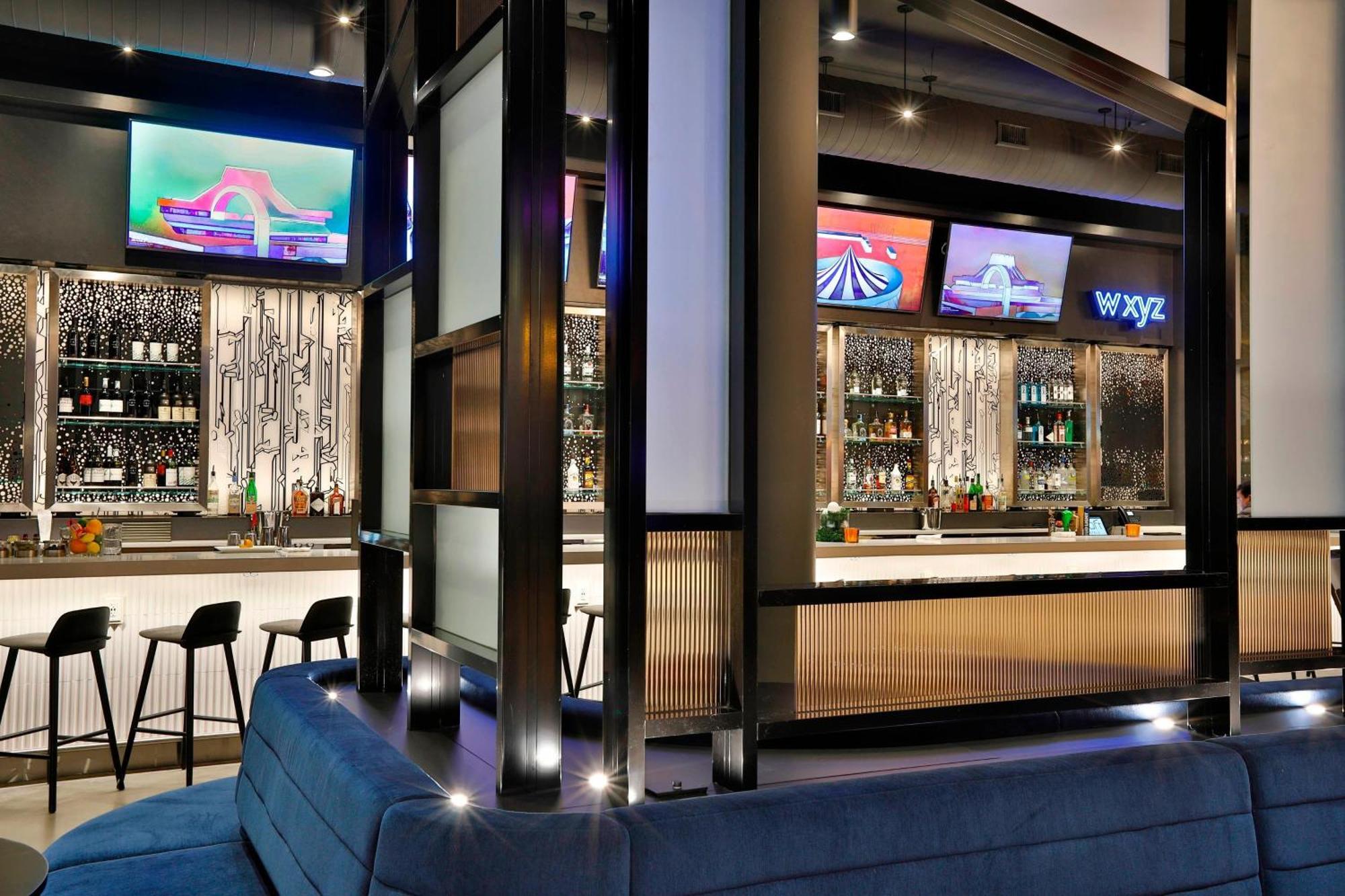 Отель Aloft Chicago Mag Mile Экстерьер фото