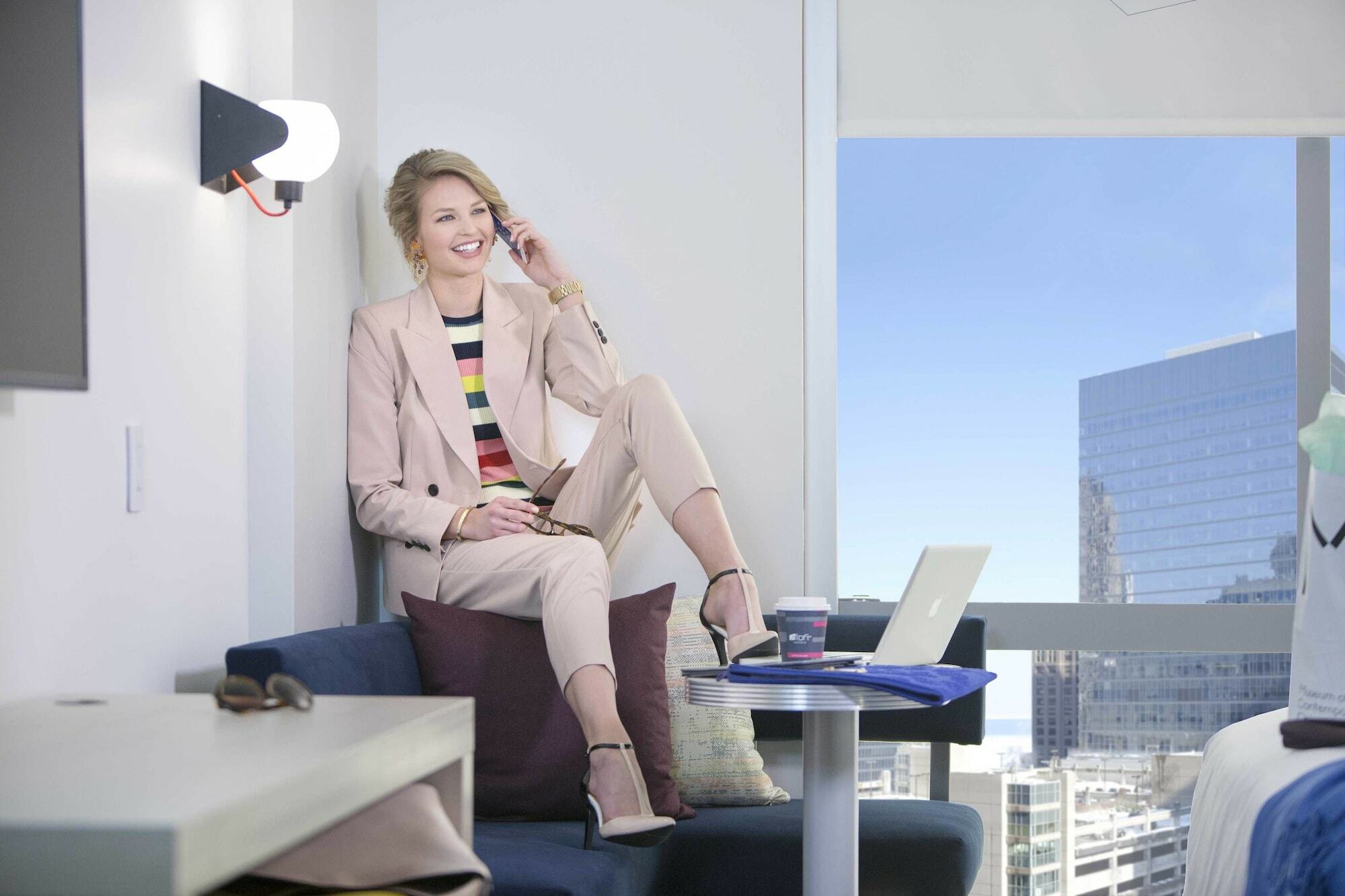 Отель Aloft Chicago Mag Mile Экстерьер фото